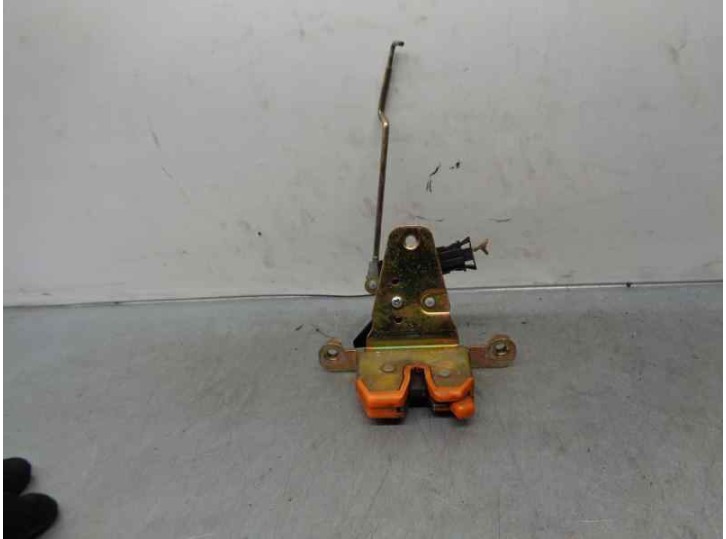 Replacement boot / tailgate lock for Skoda Octavia Combi (1U5) 1.9 TDI OEM IAM reference 1U0827240DFKZ 2 PINS 5 DOOR