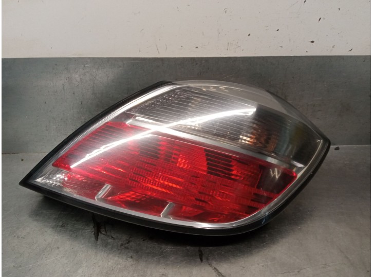 Recambio de piloto trasero derecho para opel astra h ber. 1.6 16v referencia OEM IAM 13222325 1222356 