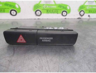 Replacement hazard warning switch for Suzuki Vitara 1.6 DDiS turbodiesel CAT OEM IAM reference CZ6056T73B 
