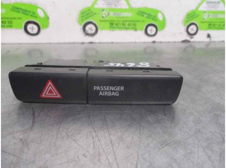 Replacement hazard warning switch for Suzuki Vitara 1.6 DDiS turbodiesel CAT OEM IAM reference CZ6056T73B 