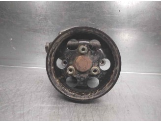 Replacement power steering pump for Volkswagen Passat saloon (3B3) 1.8 20V Turbo OEM IAM reference 8D0145156L KYB