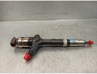 Replacement injector for Toyota Corolla (E12) 2.0 Turbodiesel CAT OEM IAM reference 236700G040 DENSO
