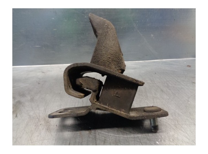 Replacement left engine mount for Mitsubishi Montero (V60/V70) 3.2 Di-D CAT OEM IAM reference MR198013 