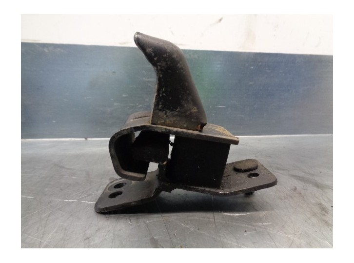 Replacement right engine mount for Mitsubishi Montero (V60/V70) 3.2 DI-D CAT OEM IAM reference MR198012 