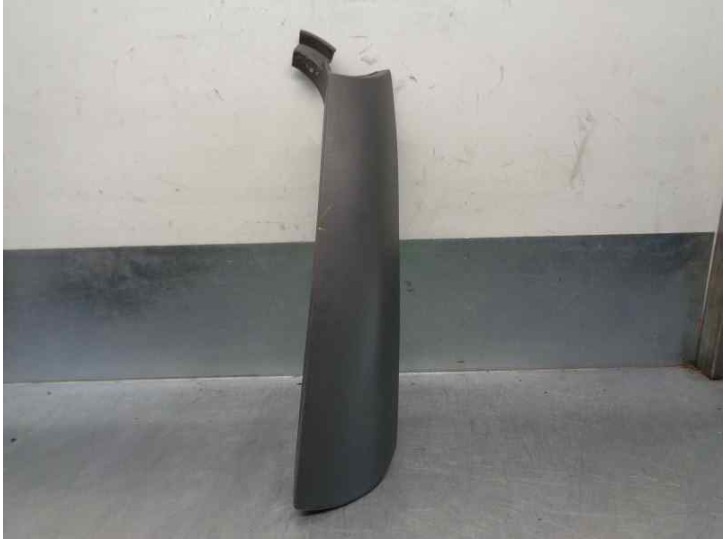 Recambio de molduras traseras para renault 5 (b/c40) 1.4 referencia OEM IAM 7700755869  
