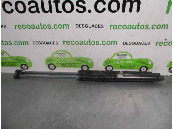 Replacement trunk / tailgate shock absorbers for Hyundai Trajet (FO) 2.0 CRDi GLS OEM IAM reference 817713A001 
