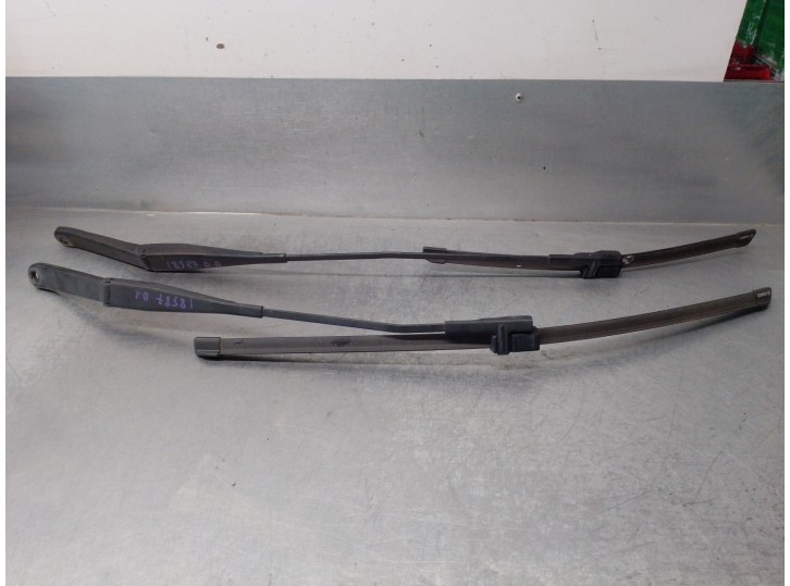 Recambio de brazo limpia delantero derecho para ford focus lim. (cb4) 1.8 tdci turbodiesel cat referencia OEM IAM 4M5117526CC EL