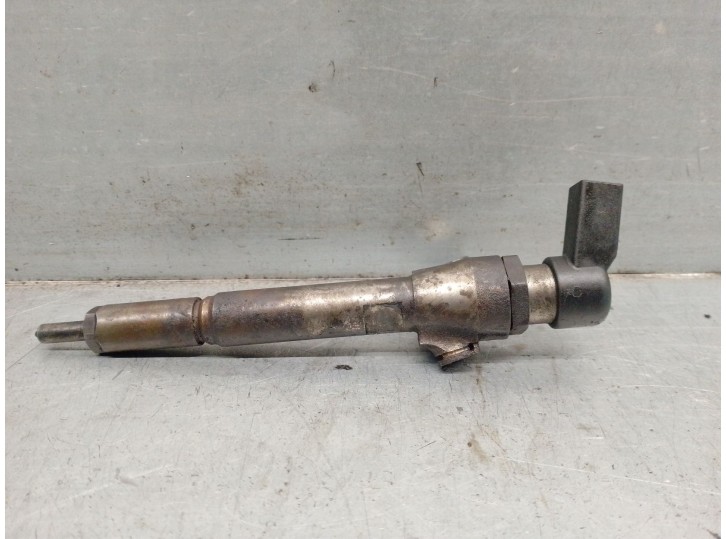 Recambio de inyector para renault megane ii berlina 5p 1.5 dci diesel referencia OEM IAM 8200380253 SIEMENS