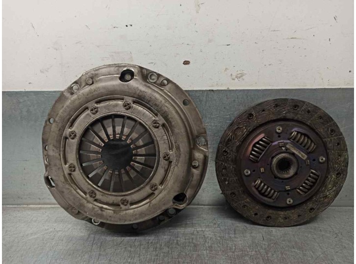 Recambio de kit embrague para suzuki ignis rm (mh) 1.5 cat referencia OEM IAM 2210086G40 3082600753 SACHS