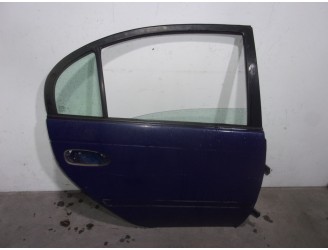 Recambio de puerta trasera derecha para toyota avensis berlina (t 22) 1.6 16v referencia OEM IAM 6700305050 AZUL 4 PUERTAS