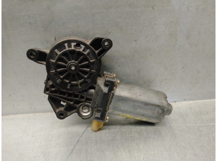 Recambio de motor elevalunas delantero derecho para toyota avensis berlina (t 22) 1.6 16v referencia OEM IAM 100208XXX 013082174