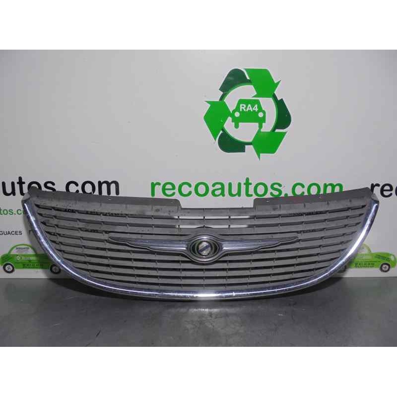 Recambio de rejilla delantera para chrysler voyager (rg) 2.5 crd cat referencia OEM IAM 4857522AA  