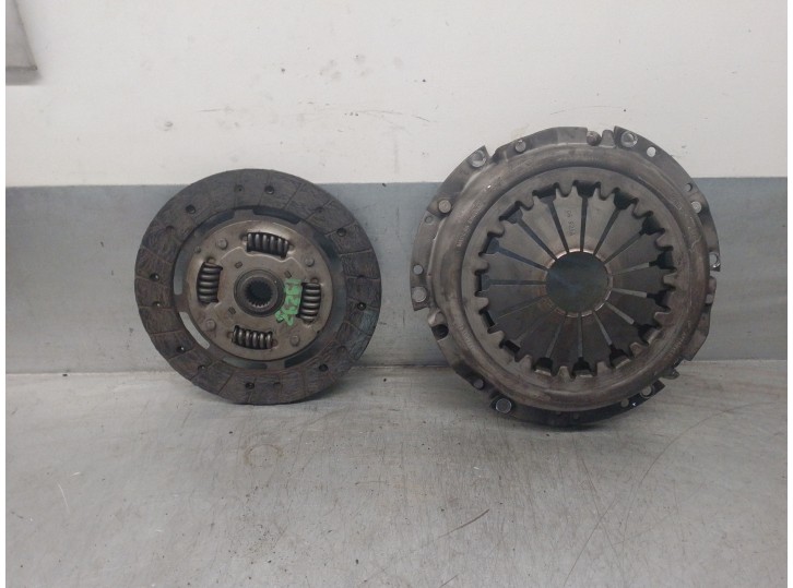 Recambio de kit embrague para toyota avensis berlina (t 22) 1.6 16v referencia OEM IAM 1252275 