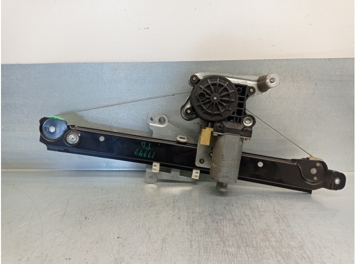 Replacement rear right window regulator for Volvo V70 Estate 2.4 diesel CAT OEM IAM reference 31253720 2 PINS 5 DOORS