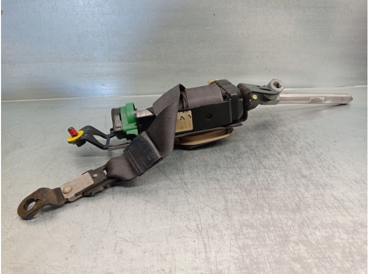 Replacement front right seatbelt for Volvo V70 estate 2.4 diesel CAT OEM IAM reference 30675807 WITH PRETENSIONER