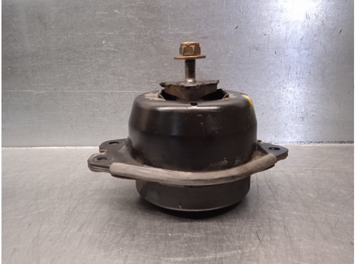 Replacement engine mount for Renault Laguna II (BG0) 1.9 dCi diesel OEM IAM reference 8200052026 