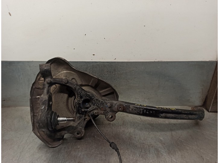 Recambio de mangueta delantera derecha para chrysler 300 c 3.0 crd cat referencia OEM IAM 04782704AB 