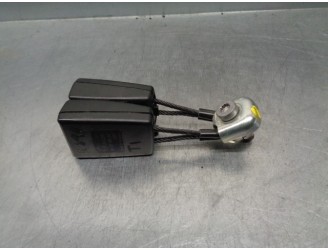 Recambio de enganche cinturon para skoda rapid 1.4 16v tsi referencia OEM IAM 5JA857488  TRA IZ CENT.