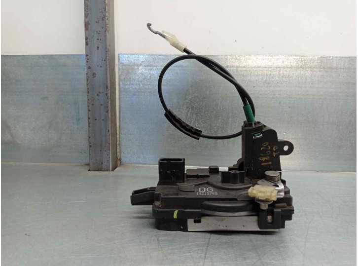 Recambio de cerradura puerta delantera derecha para opel astra h berlina 1.6 16v referencia OEM IAM 13210749 5 PINES 5 PUERTAS