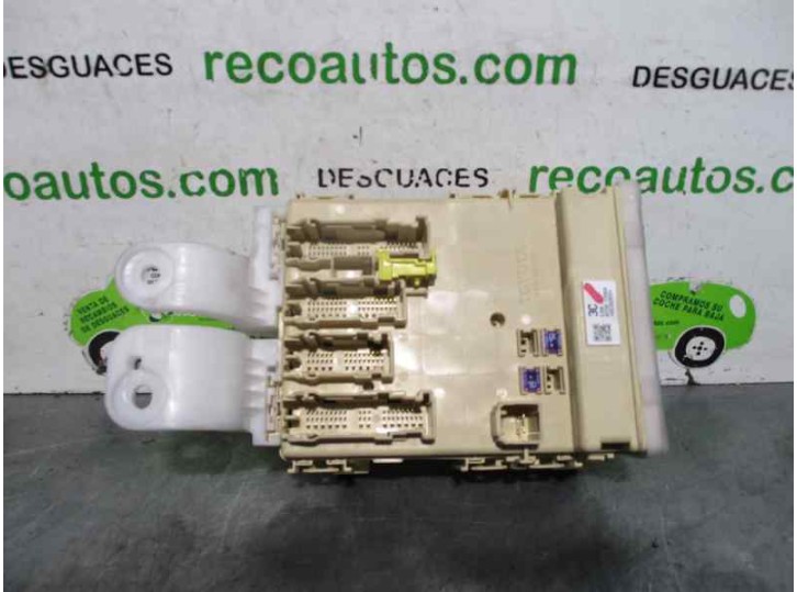 Recambio de caja reles / fusibles para toyota auris 1.8 16v (híbrido) referencia OEM IAM 8922102331 501192212 