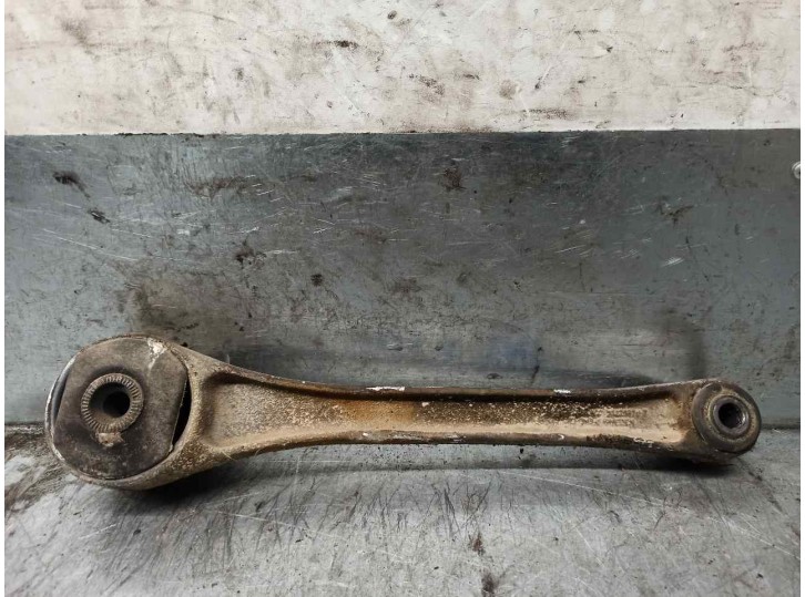 Replacement rear right lower suspension arm for Volvo 740 Series Sedan/Estate 2.3 OEM IAM reference 8250268 