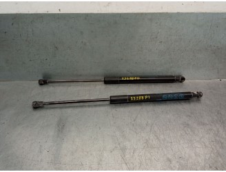 Recambio de amortiguadores maletero / porton para toyota yaris 1.5 16v cat (híbrido) referencia OEM IAM 689500D200 689600D160 