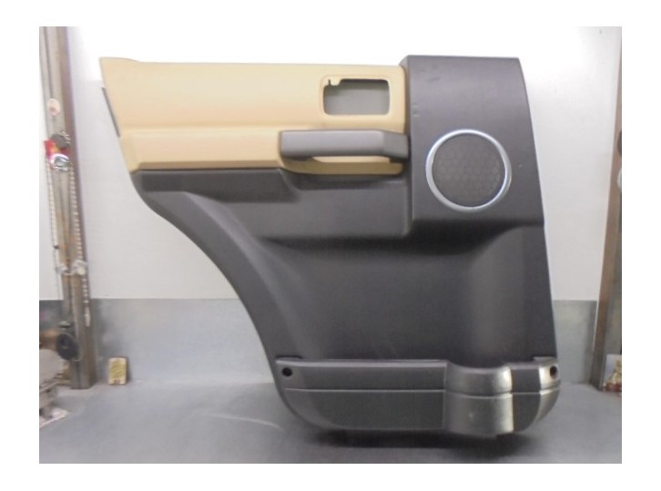 Recambio de guarnecido puerta trasera izquierda para land rover discovery 2.7 td v6 cat referencia OEM IAM VBA500090 