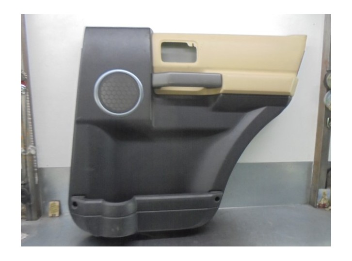 Recambio de guarnecido puerta trasera derecha para land rover discovery 2.7 td v6 cat referencia OEM IAM VBA500080 