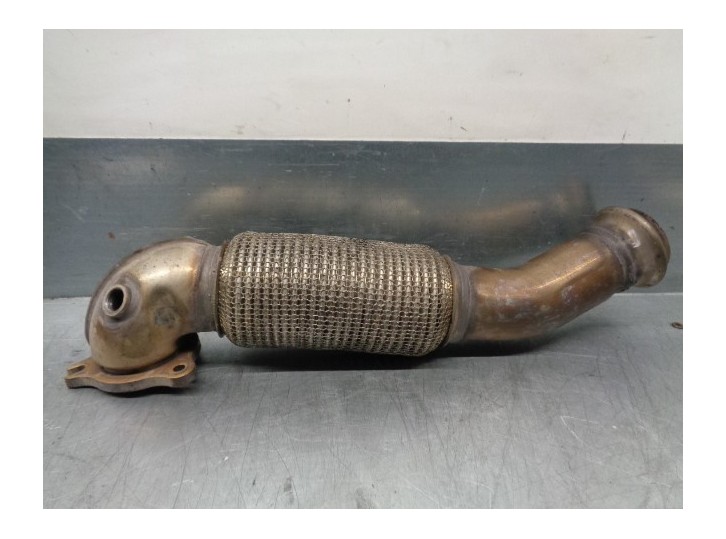 Recambio de tubo escape delantero para mercedes-benz clase cla (w117) 2.1 cdi cat referencia OEM IAM A2464901510 A2464901510 677