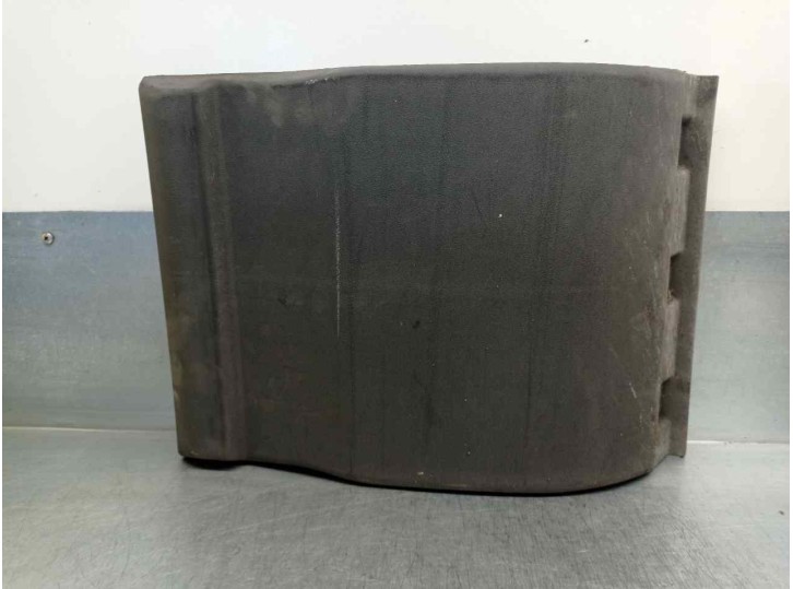 Recambio de molduras traseras para iveco daily caja cerrada (1999 =>) 2.3 diesel cat referencia OEM IAM 504099779  