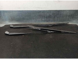 Recambio de brazo limpia delantero derecho para renault megane i fase 2 classic (la..) 1.4 16v referencia OEM IAM 7700834482 770