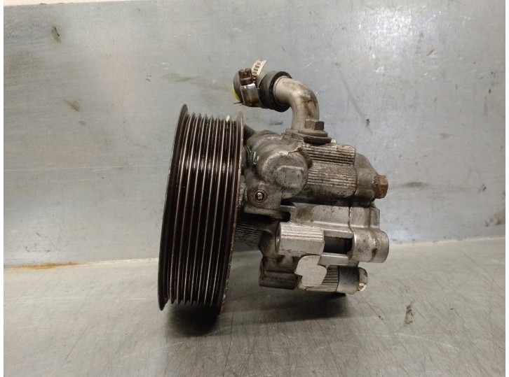 Recambio de bomba servodireccion para land rover discovery 2.7 td v6 cat referencia OEM IAM QVB500400 