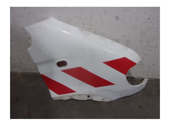 Recambio de aleta delantera derecha para renault master desde ´98 2.8 tdi referencia OEM IAM 7750350505 BLANCA 