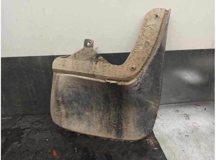 Recambio de faldon trasero para ssangyong actyon sports 2.0 td cat referencia OEM IAM 7978132000 