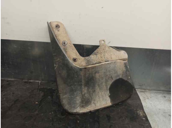 Recambio de faldon trasero para ssangyong actyon sports 2.0 td cat referencia OEM IAM 7977132000 