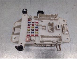 Replacement relay / fuse box for Toyota RAV 4 (A2) 2.0 turbodiesel cat OEM IAM reference 8198050030 