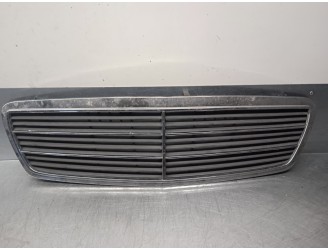Recambio de rejilla delantera para mercedes-benz clase c (w203) berlina 2.0 compresor cat referencia OEM IAM A2038800483 4 PUER