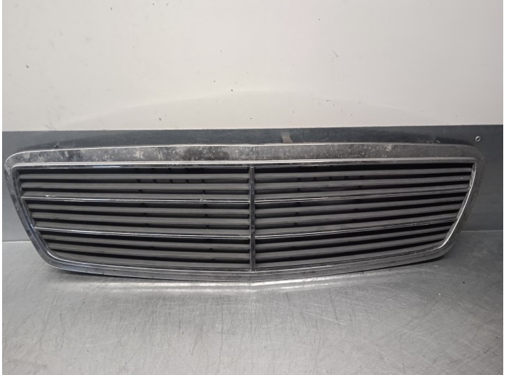 Recambio de rejilla delantera para mercedes-benz clase c (w203) berlina 2.0 compresor cat referencia OEM IAM A2038800483 4 PUER