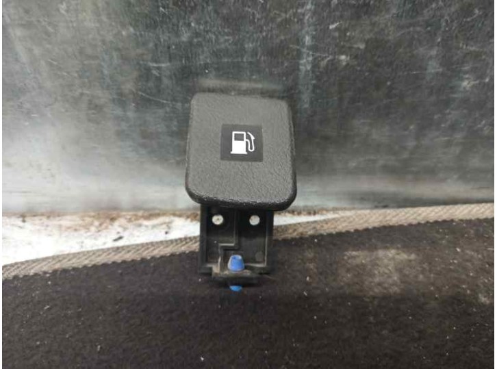 Recambio de tapa exterior combustible para ssangyong actyon sports 2.0 td cat referencia OEM IAM 71140090001  