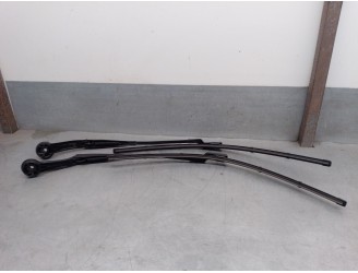 Recambio de brazo limpia delantero derecho para ford focus iii turnier 1.0 ecoboost referencia OEM IAM BM5117526BC 1868603 BOSCH