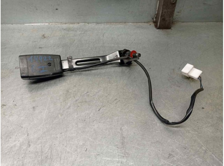 Recambio de enganche cinturon para ssangyong kyron 2.0 referencia OEM IAM 06G76 DEL IZQ 5 PUERTAS