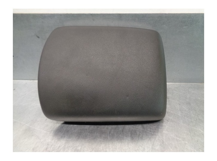 Recambio de apoyabrazos central para ssangyong kyron 2.0 referencia OEM IAM 7794031000LAM 