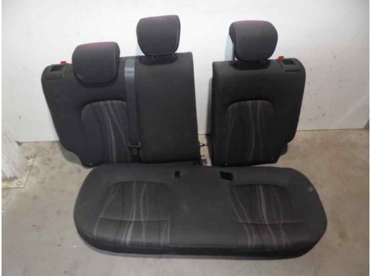 Recambio de asientos traseros para chevrolet aveo sedán ltz referencia OEM IAM  TELA NEGRA 4 PUERTAS