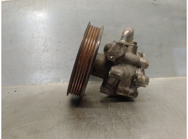 Recambio de bomba servodireccion para audi a4 berlina (b5) 1.8 20v turbo referencia OEM IAM 8D0145156L KV18002 KYB