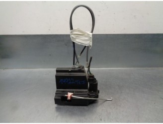 Recambio de cerradura puerta trasera izquierda para ssangyong kyron 2.0 referencia OEM IAM 7131008003 5 PINES 5 PUERTAS