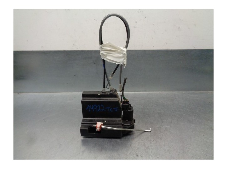 Recambio de cerradura puerta trasera izquierda para ssangyong kyron 2.0 referencia OEM IAM 7131008003 5 PINES 5 PUERTAS