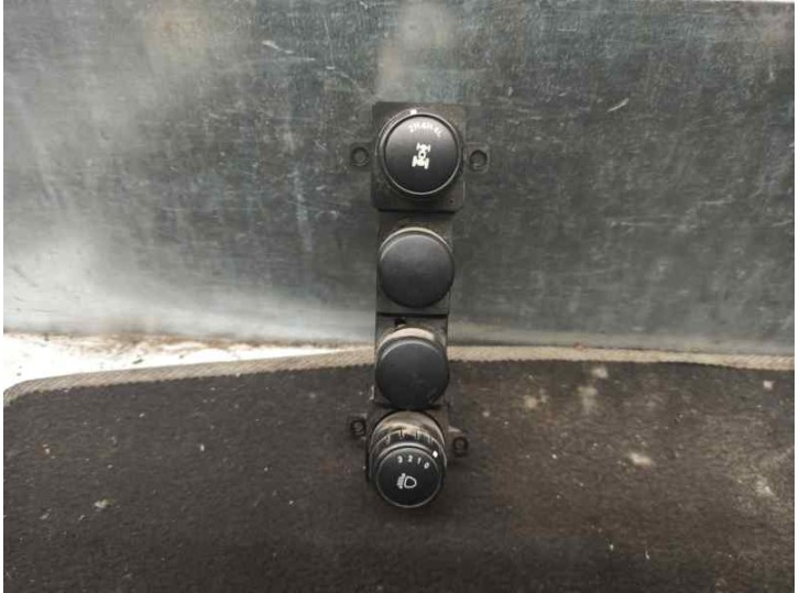 Recambio de mandos salpicadero para ssangyong actyon sports 2.0 td cat referencia OEM IAM 8530132540  