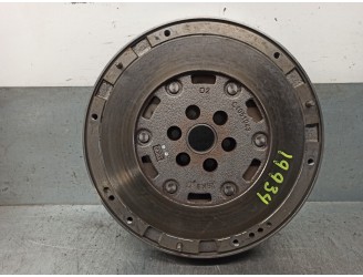 Recambio de volante motor para peugeot 2008 (p1) gt line referencia OEM IAM 9805958180 C1046374 VALEO