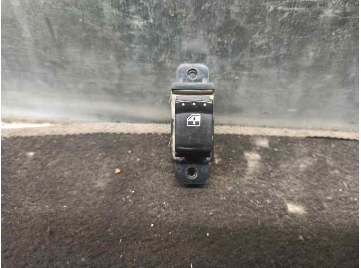 Recambio de mando elevalunas trasero izquierdo para ssangyong actyon sports 2.0 td cat referencia OEM IAM 202005301  