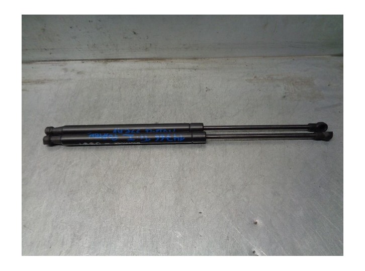 Recambio de amortiguadores maletero / porton para toyota auris 1.8 16v cat referencia OEM IAM 